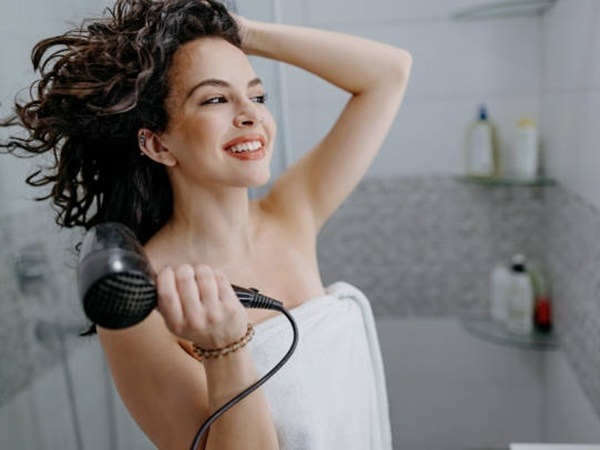 Cara Menjaga Rambut Tetap Segar di Tengah Aktivitas yang Padat